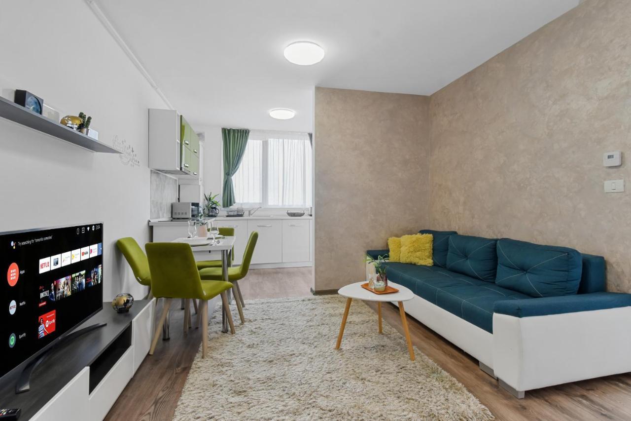Modern In New Building With Panoramic View Apartment Brasov Exterior photo