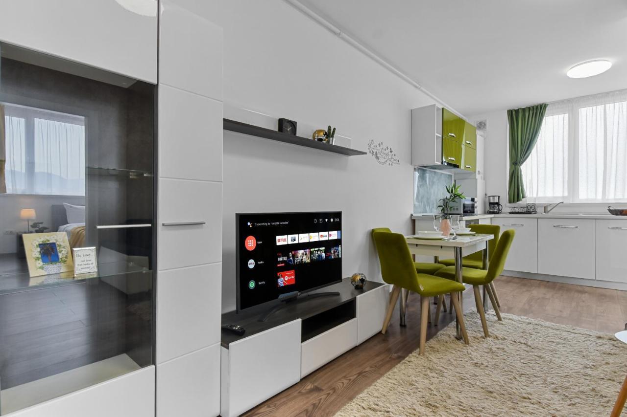 Modern In New Building With Panoramic View Apartment Brasov Exterior photo